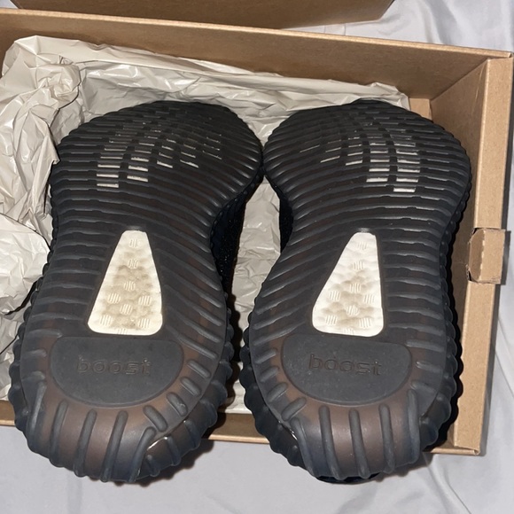 adidas Yeezy Boost 350 V2
Core Black Copper *rare* - Picture 6 of 11
